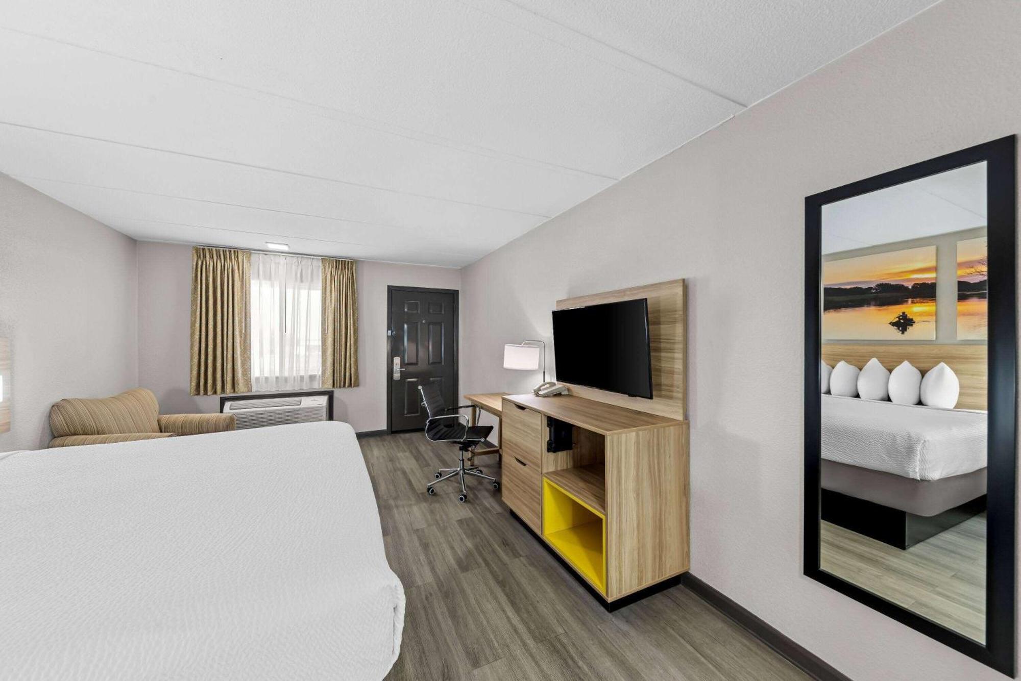 Days Inn By Wyndham Gainesville Exteriör bild