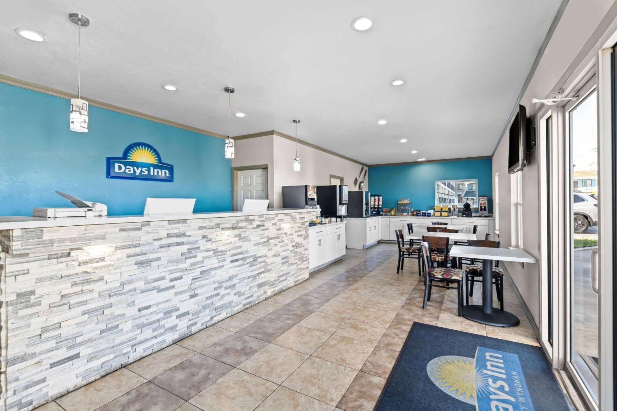 Days Inn By Wyndham Gainesville Exteriör bild