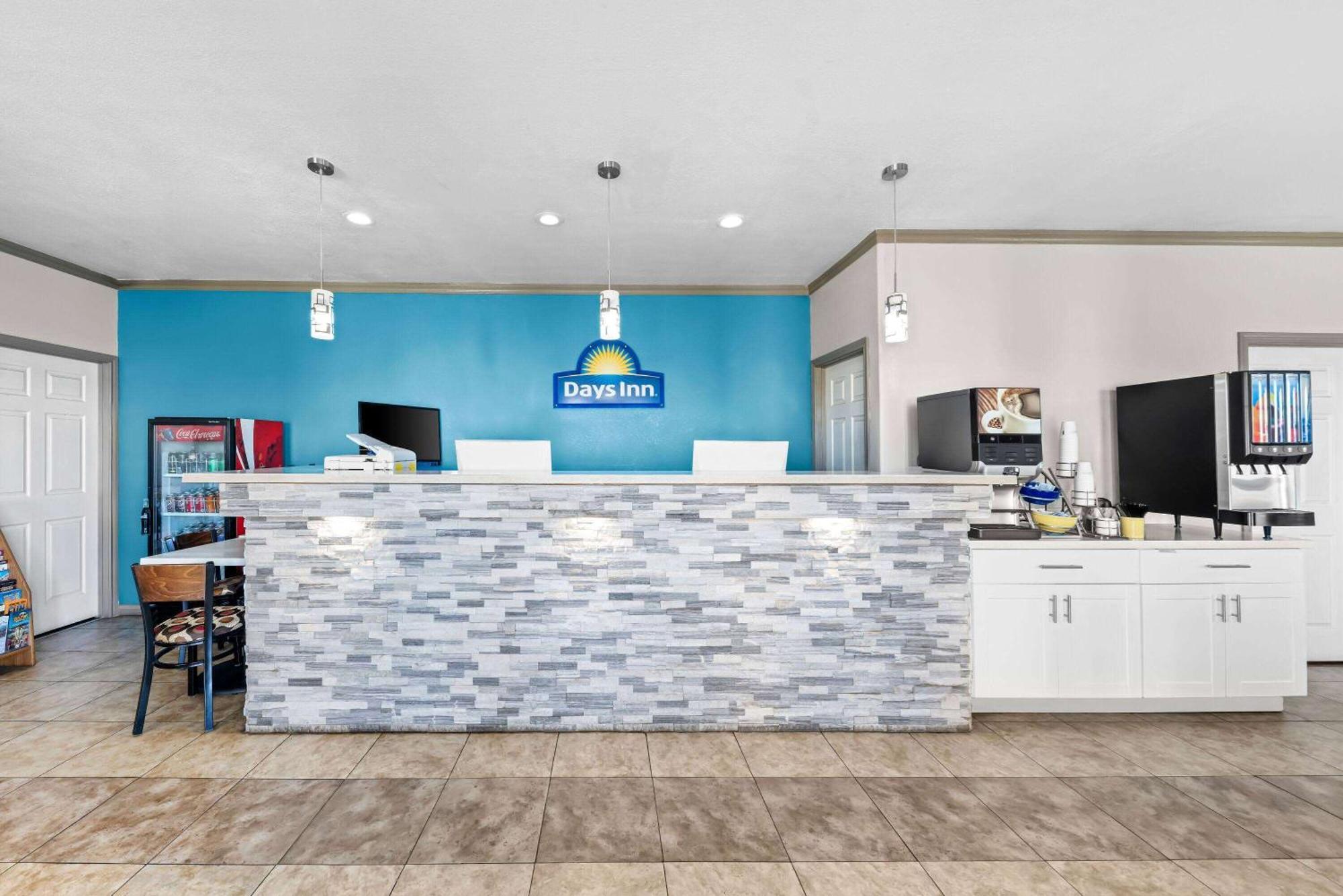 Days Inn By Wyndham Gainesville Exteriör bild